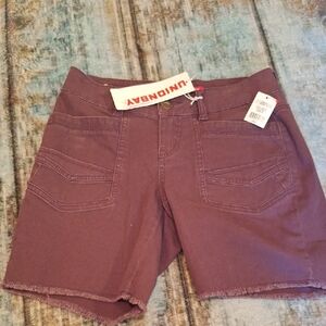 UNIONBAY Women's Purple Bermudas.  Excellent Condition NWT Size 1